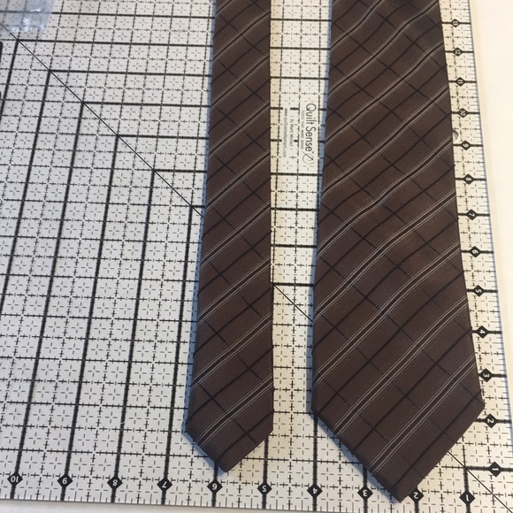 Hudson Room-dark brown with black plaid, 100% silk Italian made tie. LIKE NEW - Picture 11 of 11
